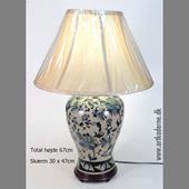 Kina lampe, hvid m.blå blomster - klik og se flere detaljer på denne vare