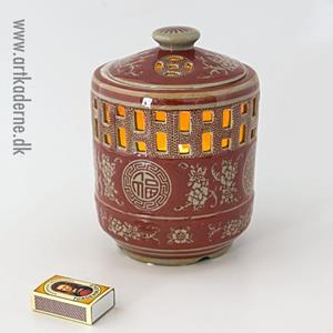 Kinesisk Lygtehus i mørk porcelæn - klik og se flere detaljer på denne vare